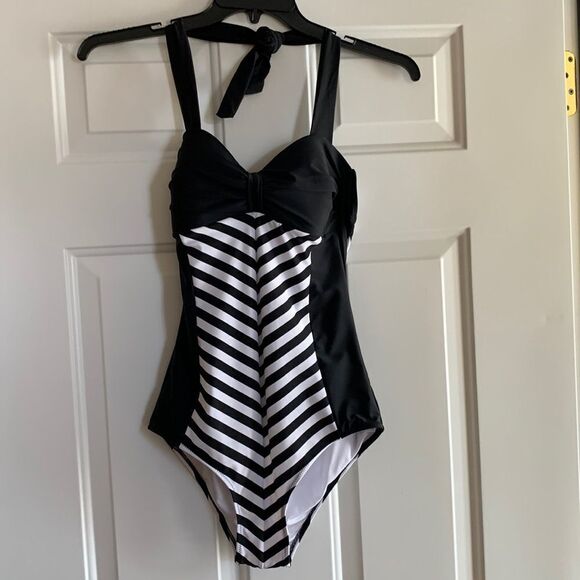 CUPSHE Sz Medium Black with black and white stripes. New with tags - Picture 1 of 6